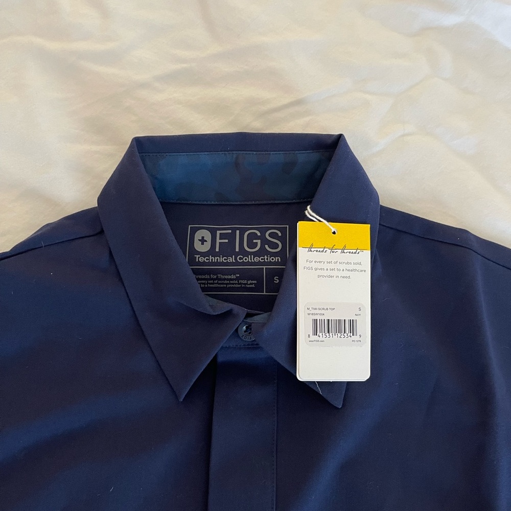 FIGS Men's Navy Blue Scrub Polo - Small